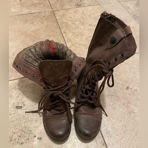 Almost new Steve Madden boots. You can wear it two different ways.